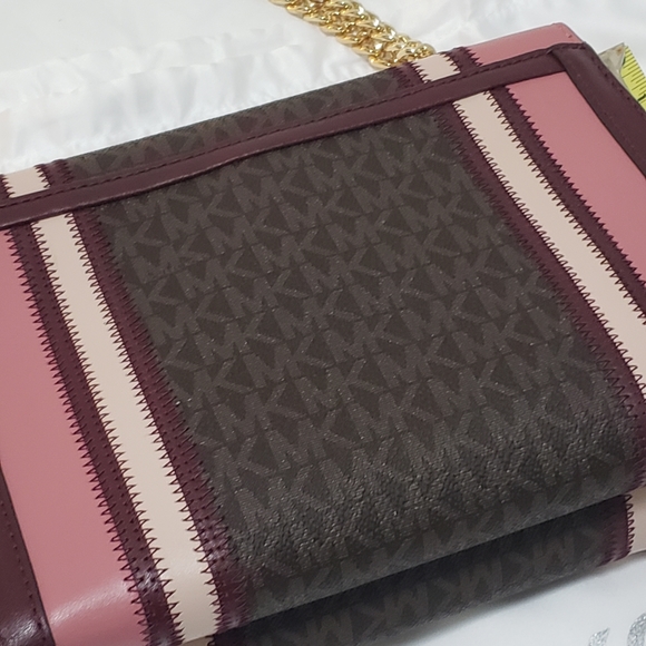 Michael Kors Kinsley Medium Shoulder Bag - Picture 6 of 8